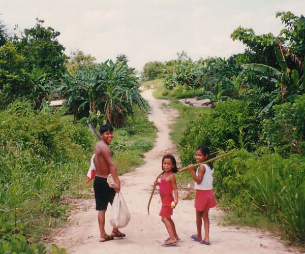 大自然の中のシピボ族の人々-アマゾン屋 - アマゾン・シピボ族の泥染め